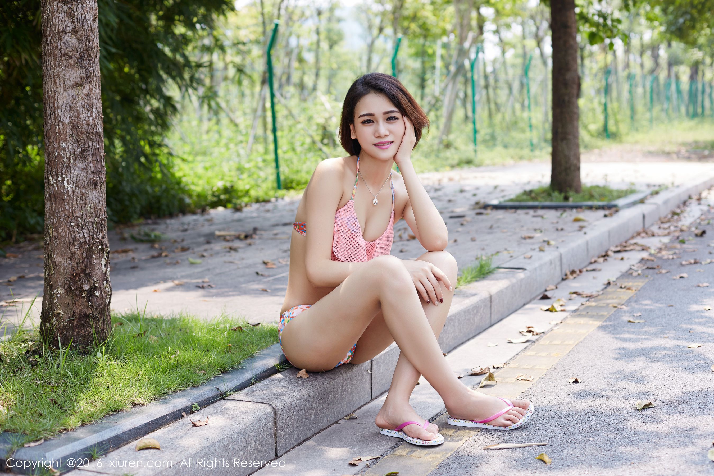 热裤美女图片