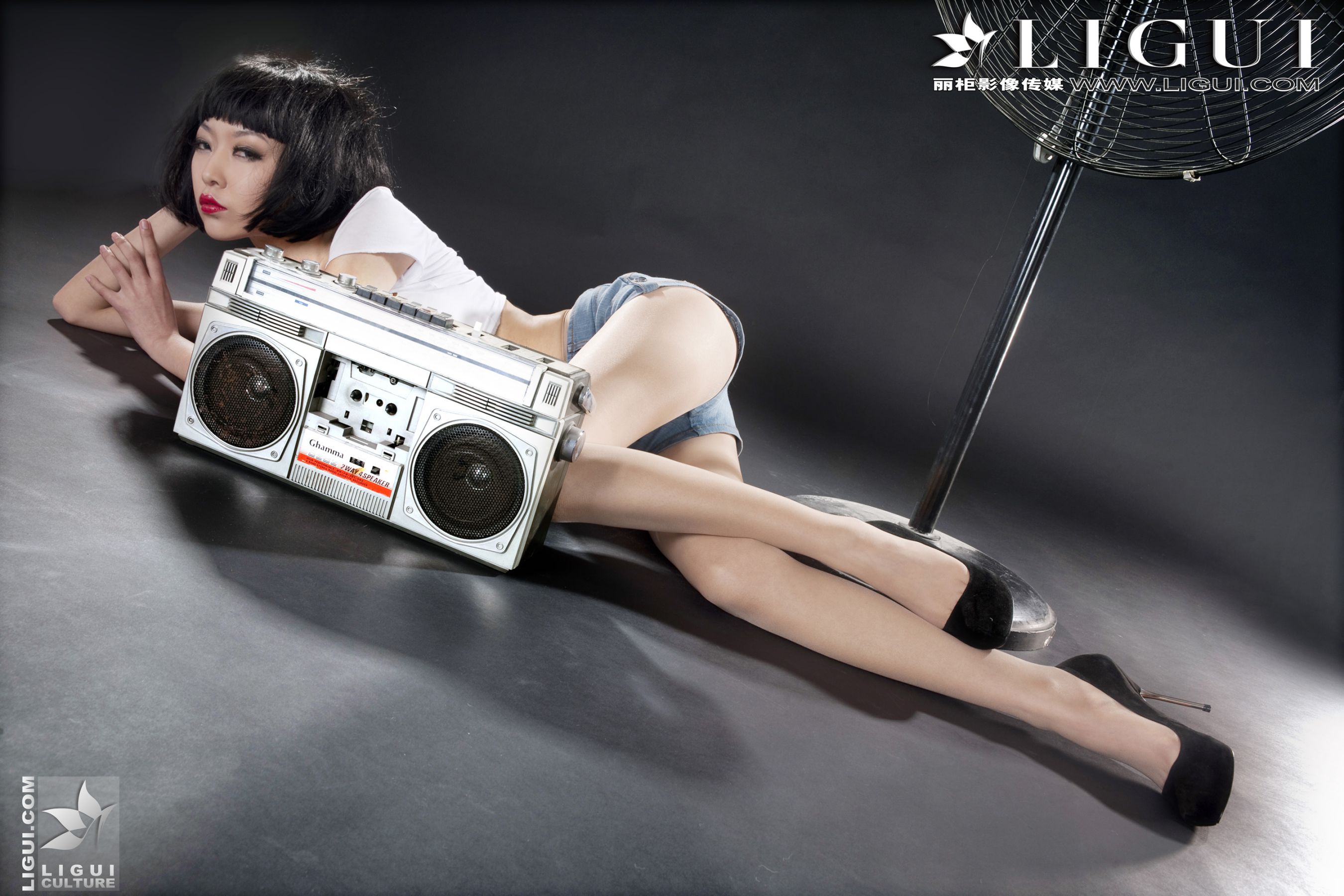 热裤美女图片