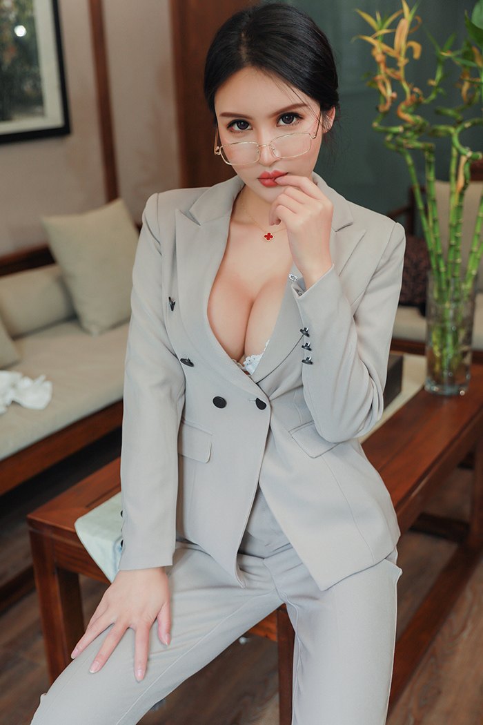亚洲mm易阳Silvia魔鬼般惹火的身材高清美女壁纸图片