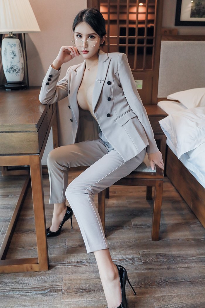 亚洲mm易阳Silvia魔鬼般惹火的身材高清美女壁纸图片