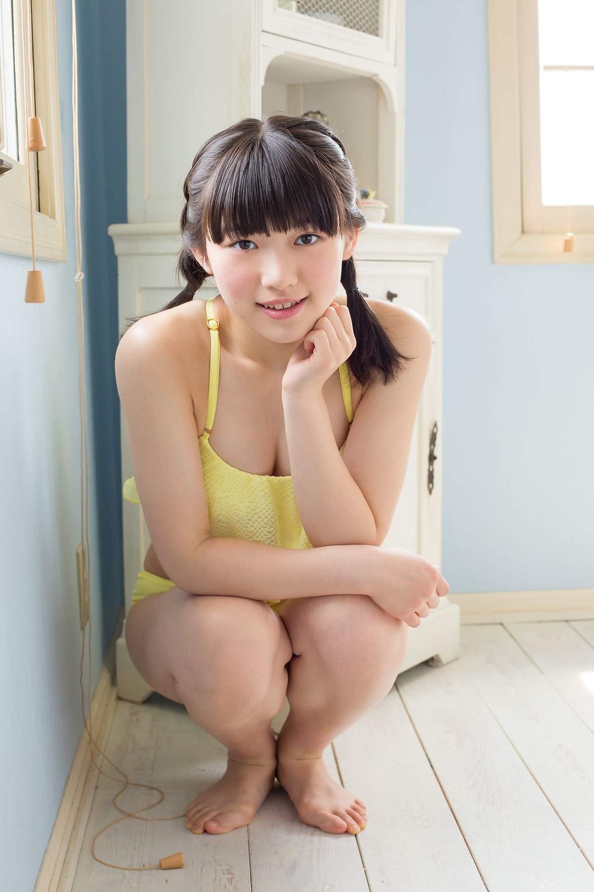 日本美少女吊带泳衣短发娇俏嫩模冯木木妖娆身姿圆嫩翘臀白丝高跟撩人写真图片