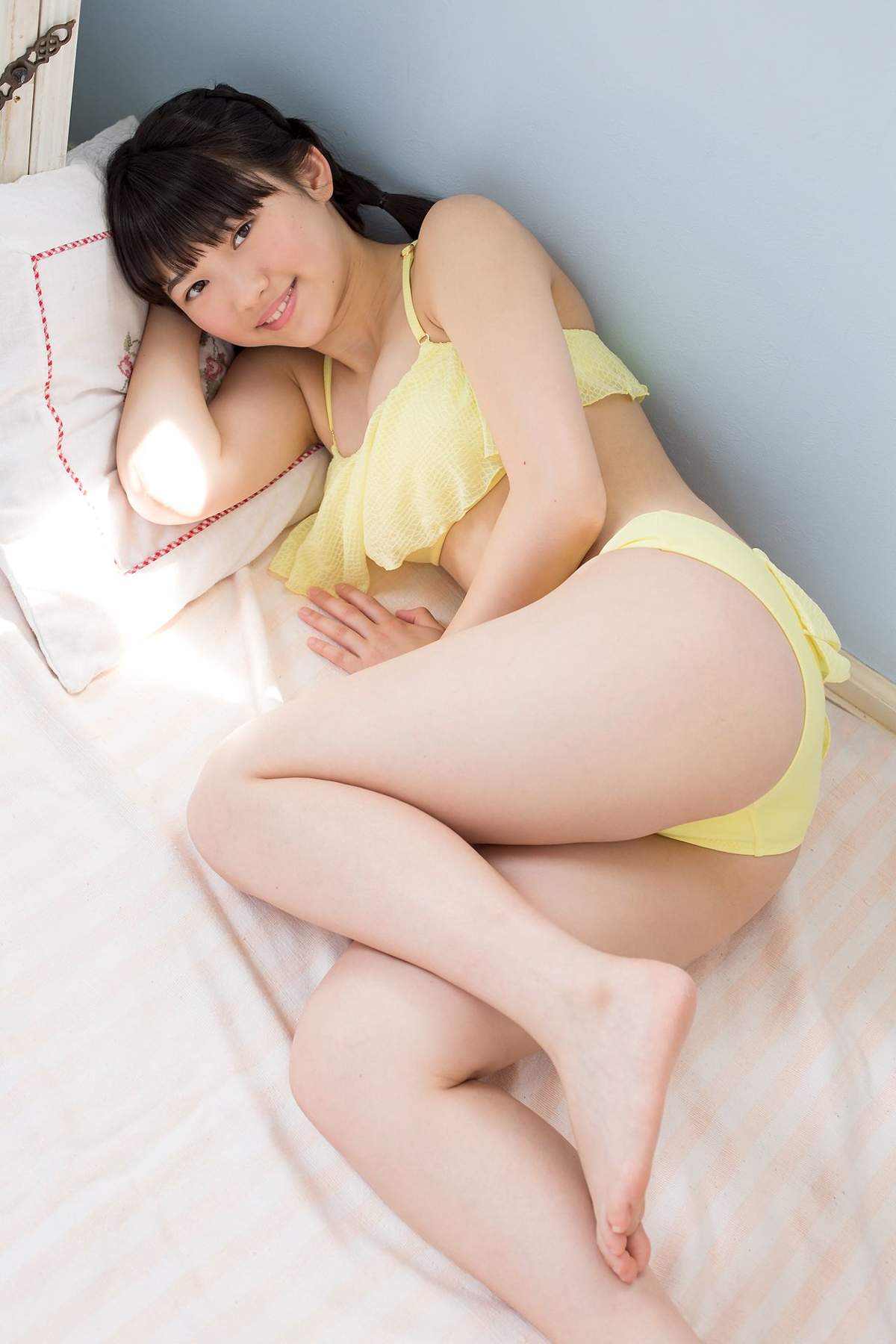 日本美少女吊带泳衣短发娇俏嫩模冯木木妖娆身姿圆嫩翘臀白丝高跟撩人写真图片