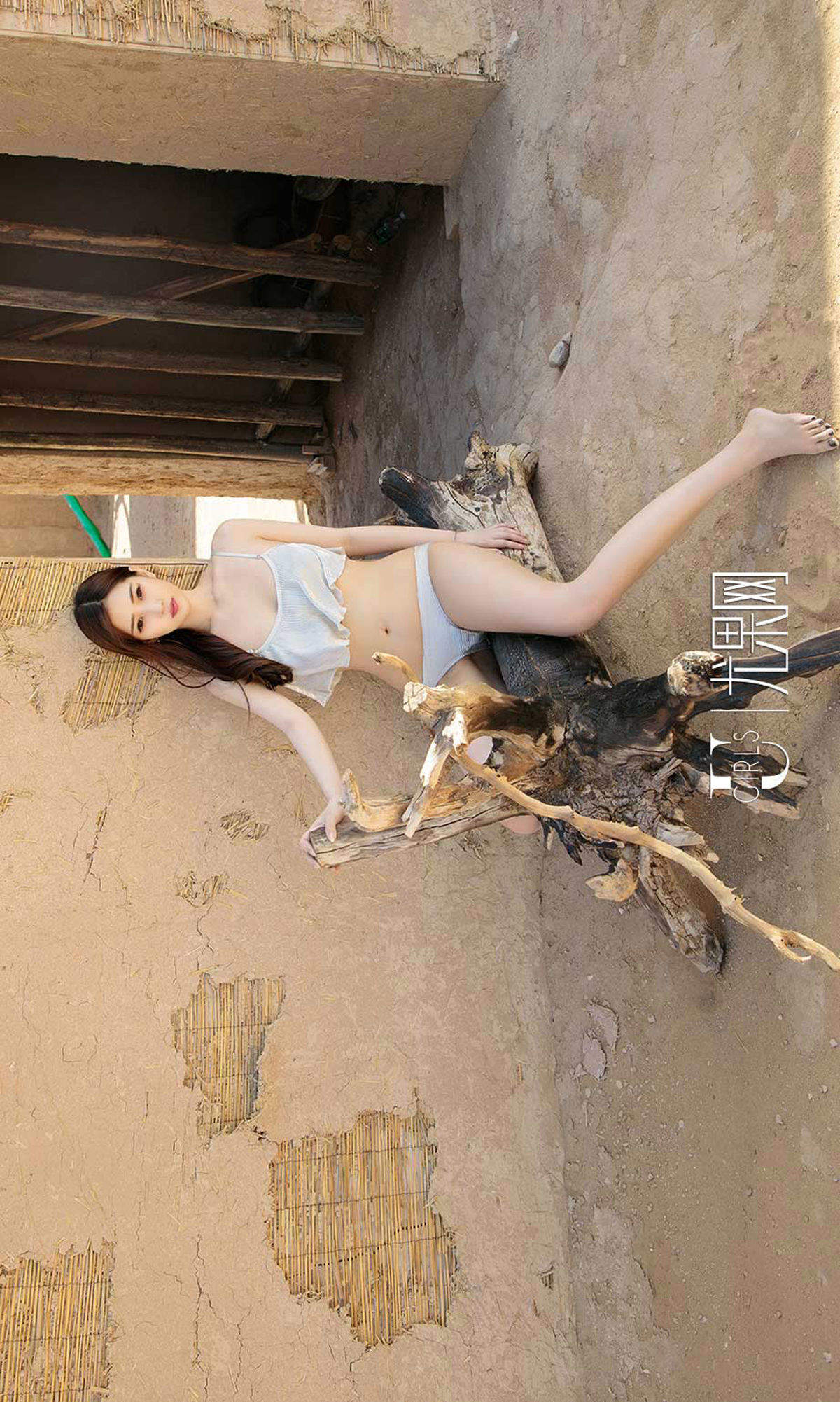 亚洲女人天堂林琳一半沙漠一半水高清mm写真集图片