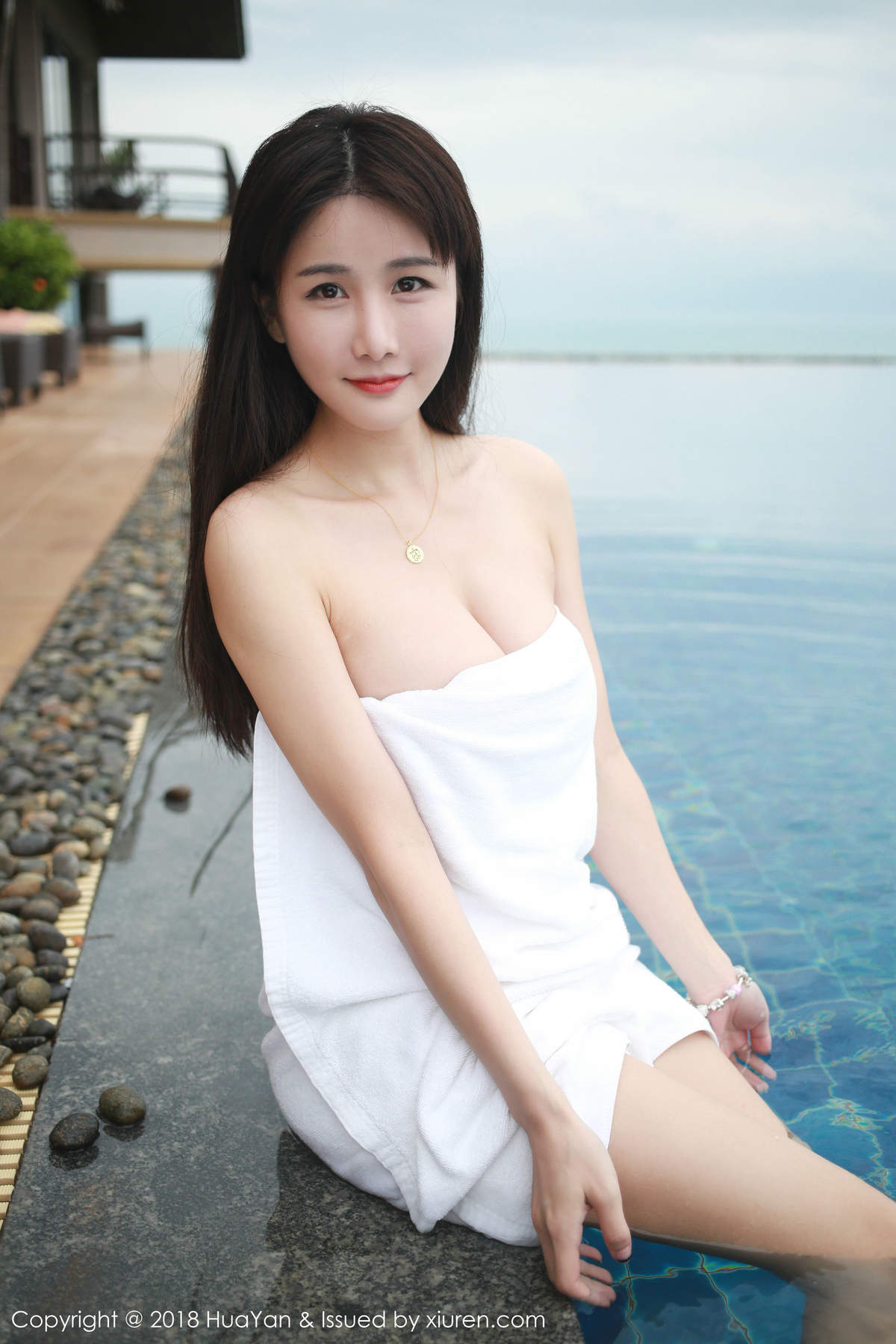 亚洲女人天堂林琳一半沙漠一半水高清mm写真集图片