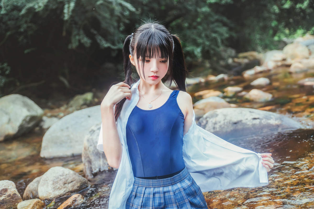 亚洲女人天堂林琳一半沙漠一半水高清mm写真集图片