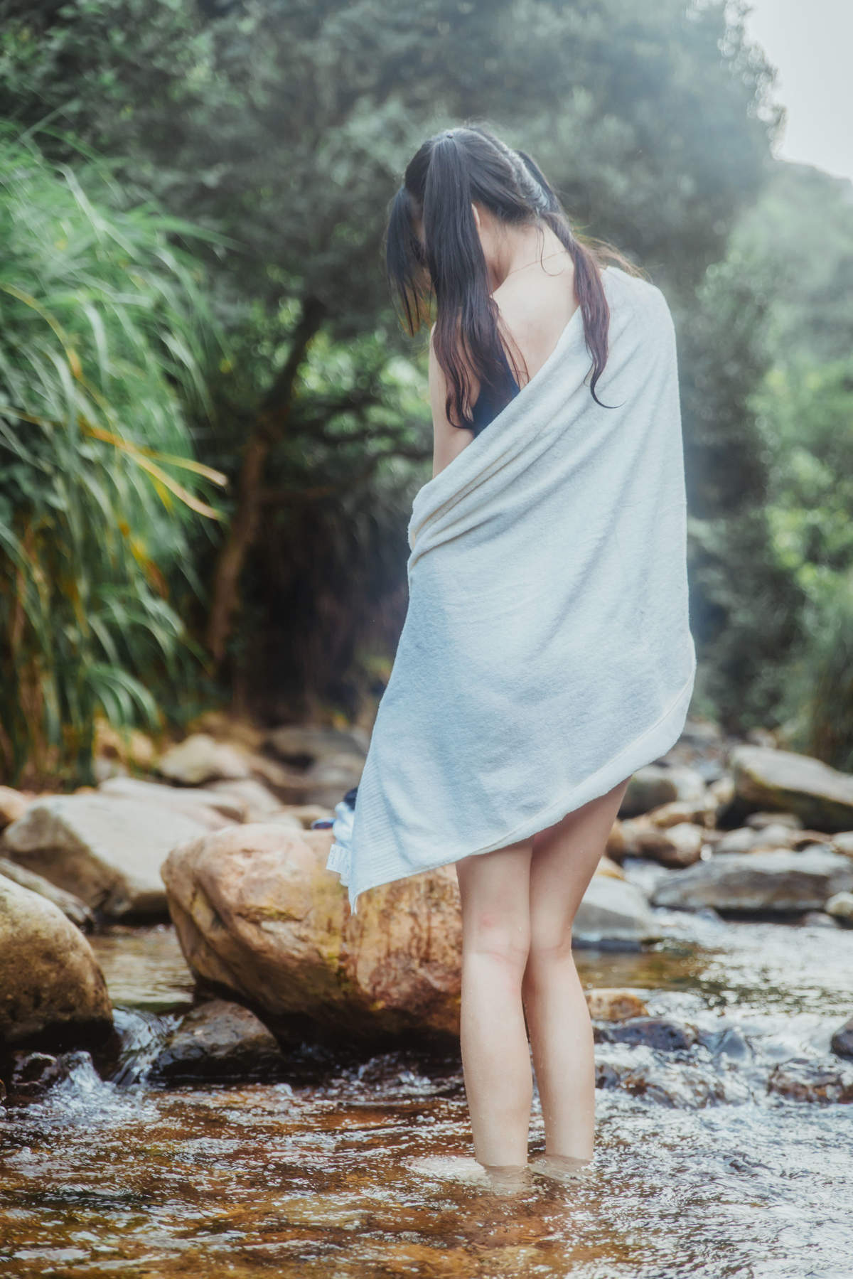 亚洲女人天堂林琳一半沙漠一半水高清mm写真集图片