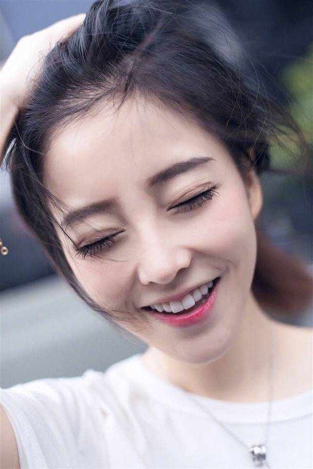 网红美女冯提莫白T写真苹果手机壁纸_高清手机壁纸图片大全图片