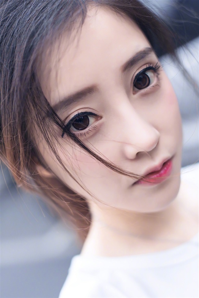 网红美女冯提莫白T写真苹果手机壁纸_高清手机壁纸图片大全图片