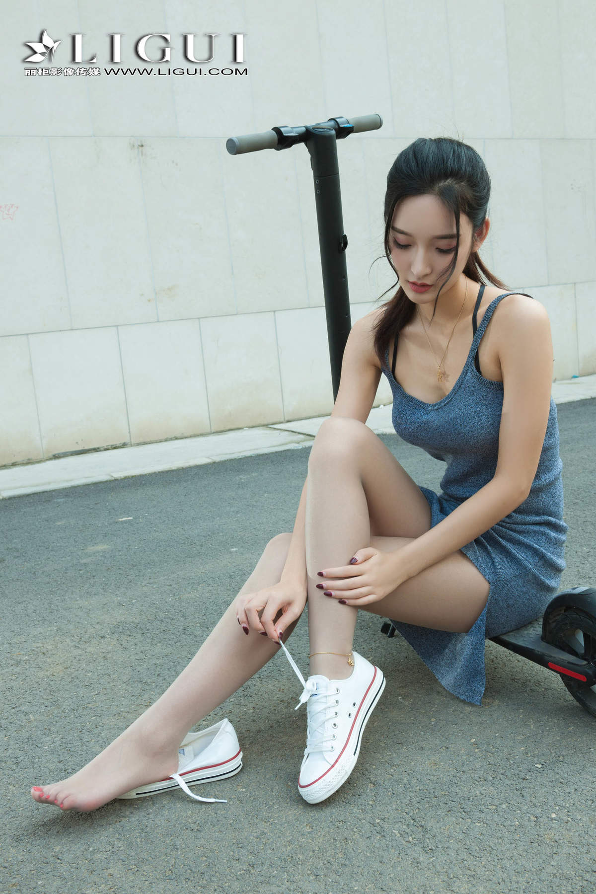 美女穿比基尼刘姗姗红花与绿叶高清写真集图片