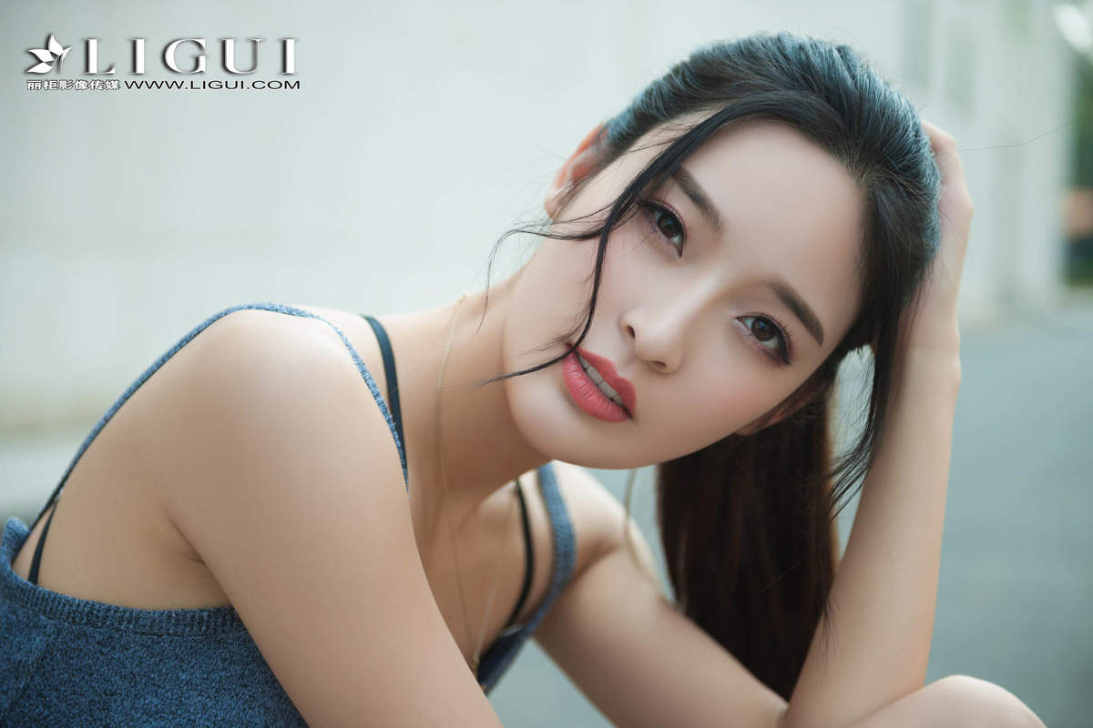 美女穿比基尼刘姗姗红花与绿叶高清写真集图片