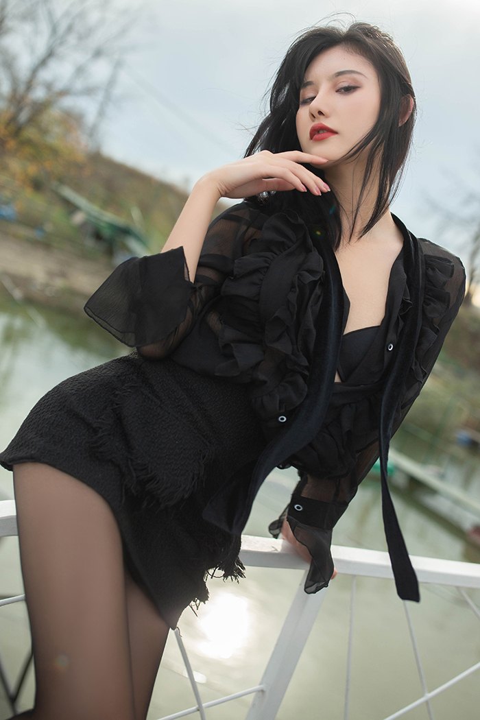 丝袜美女芊雪美腿素人写真集图片