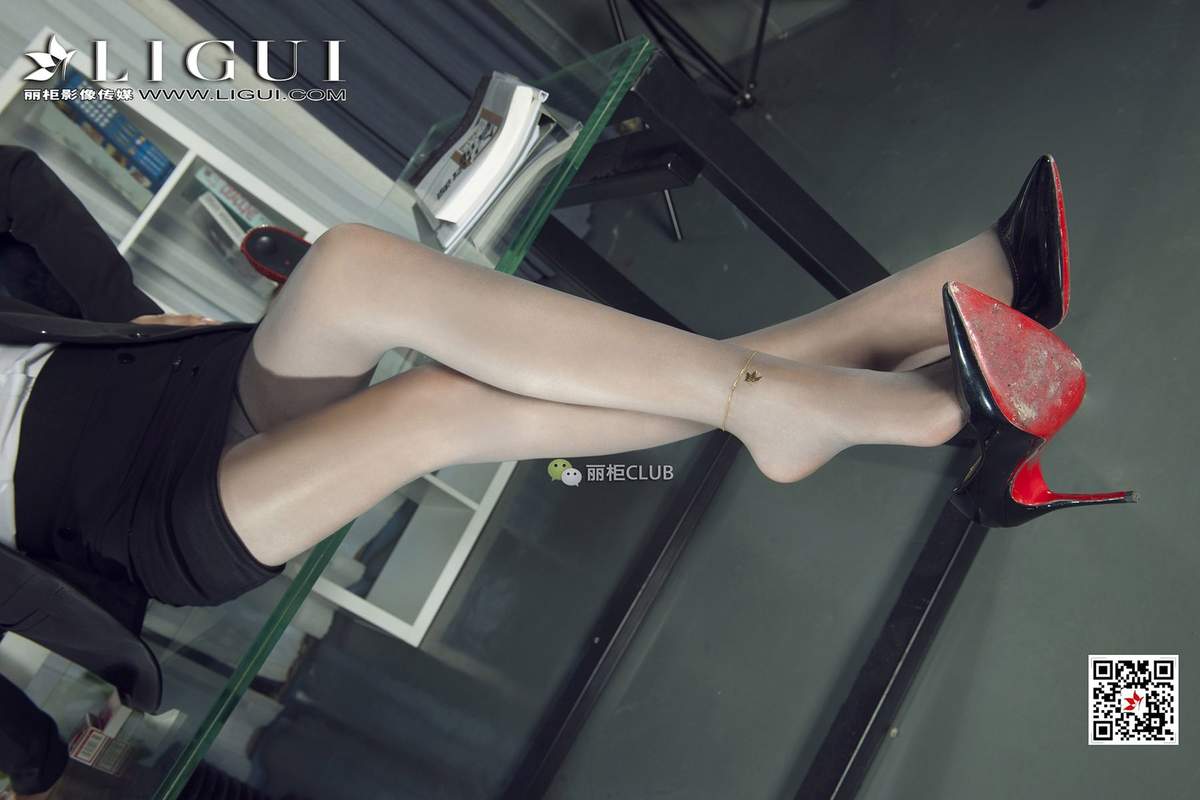 丝袜美腿图热辣总裁阿朱美腿酥胸莫名发情露骨高清美女写真图片图片