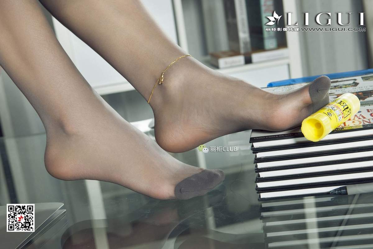 丝袜美腿图热辣总裁阿朱美腿酥胸莫名发情露骨高清美女写真图片图片