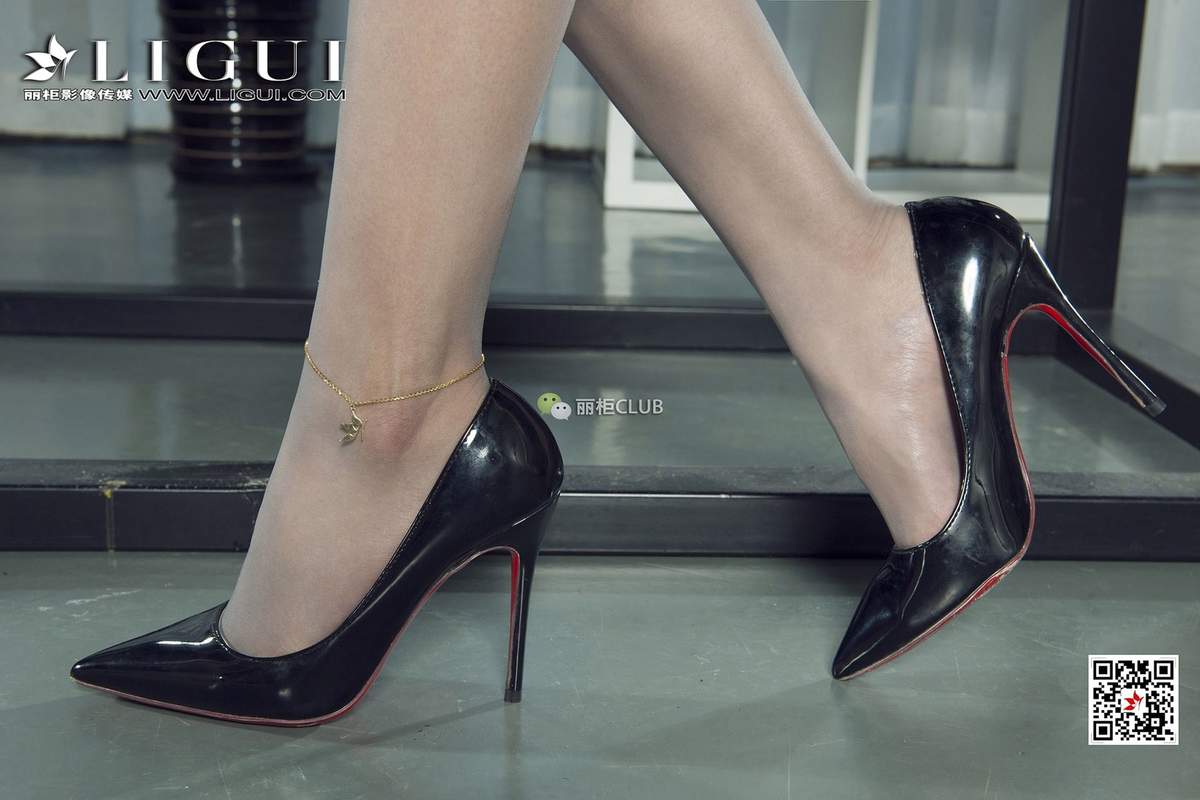 丝袜美腿图热辣总裁阿朱美腿酥胸莫名发情露骨高清美女写真图片图片