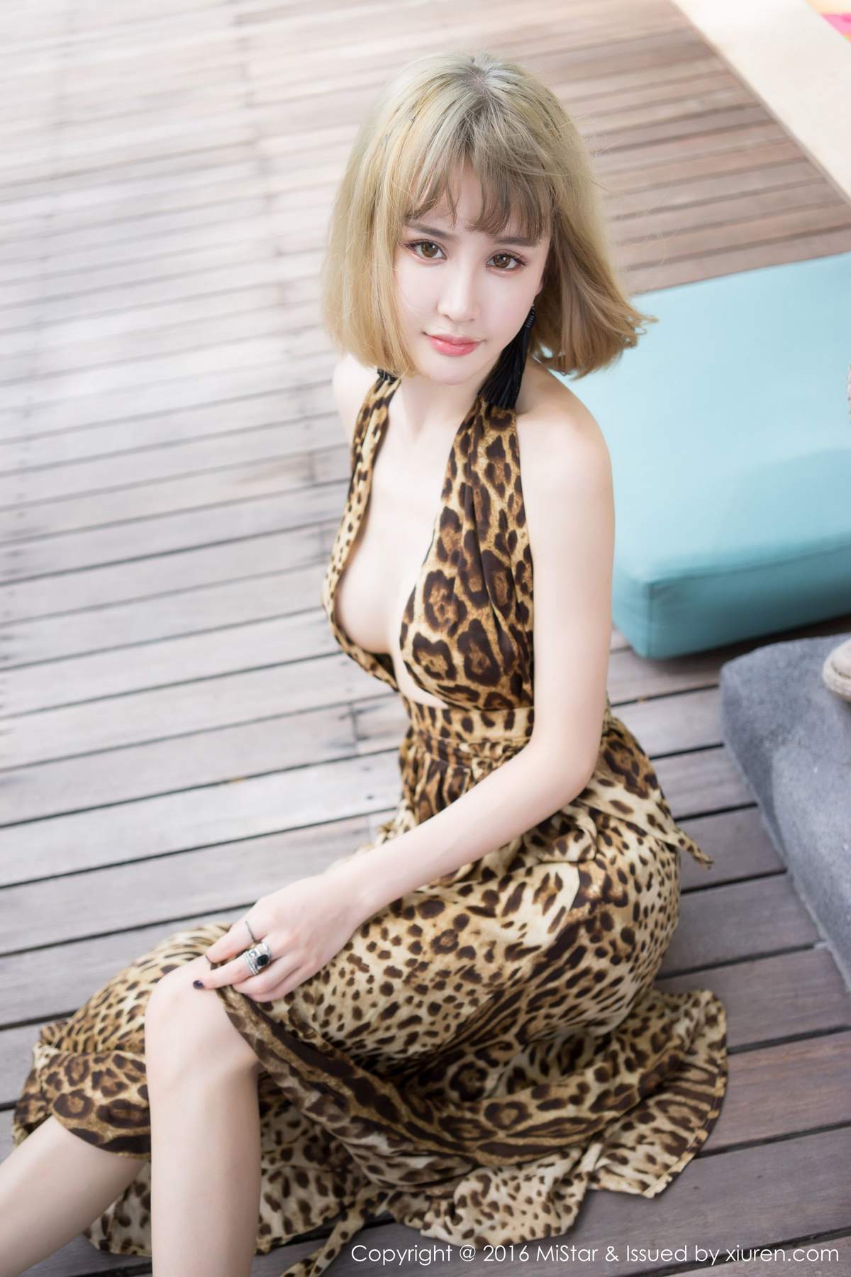豹纹美女图片