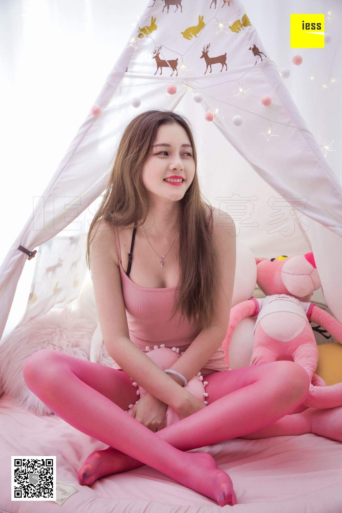 红丝袜美女图片