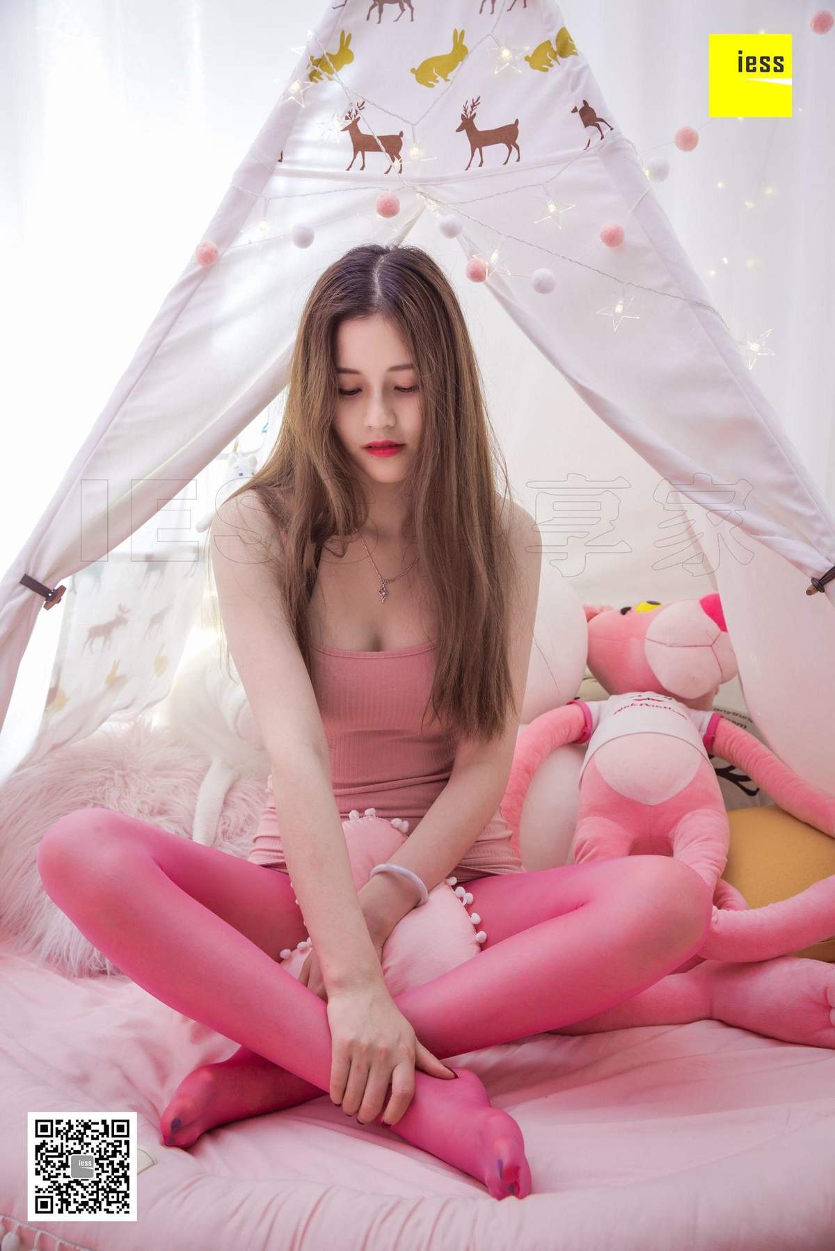 红丝袜美女图片