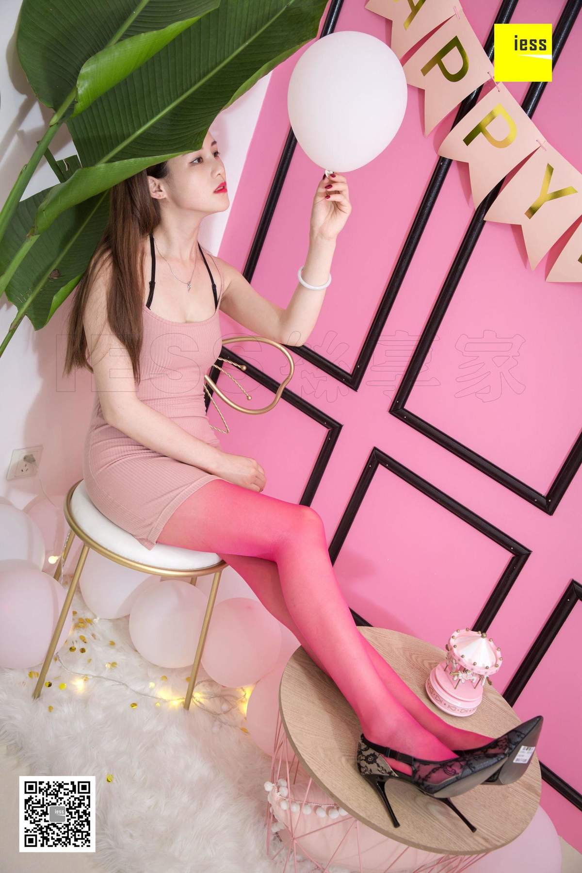 红丝袜美女图片