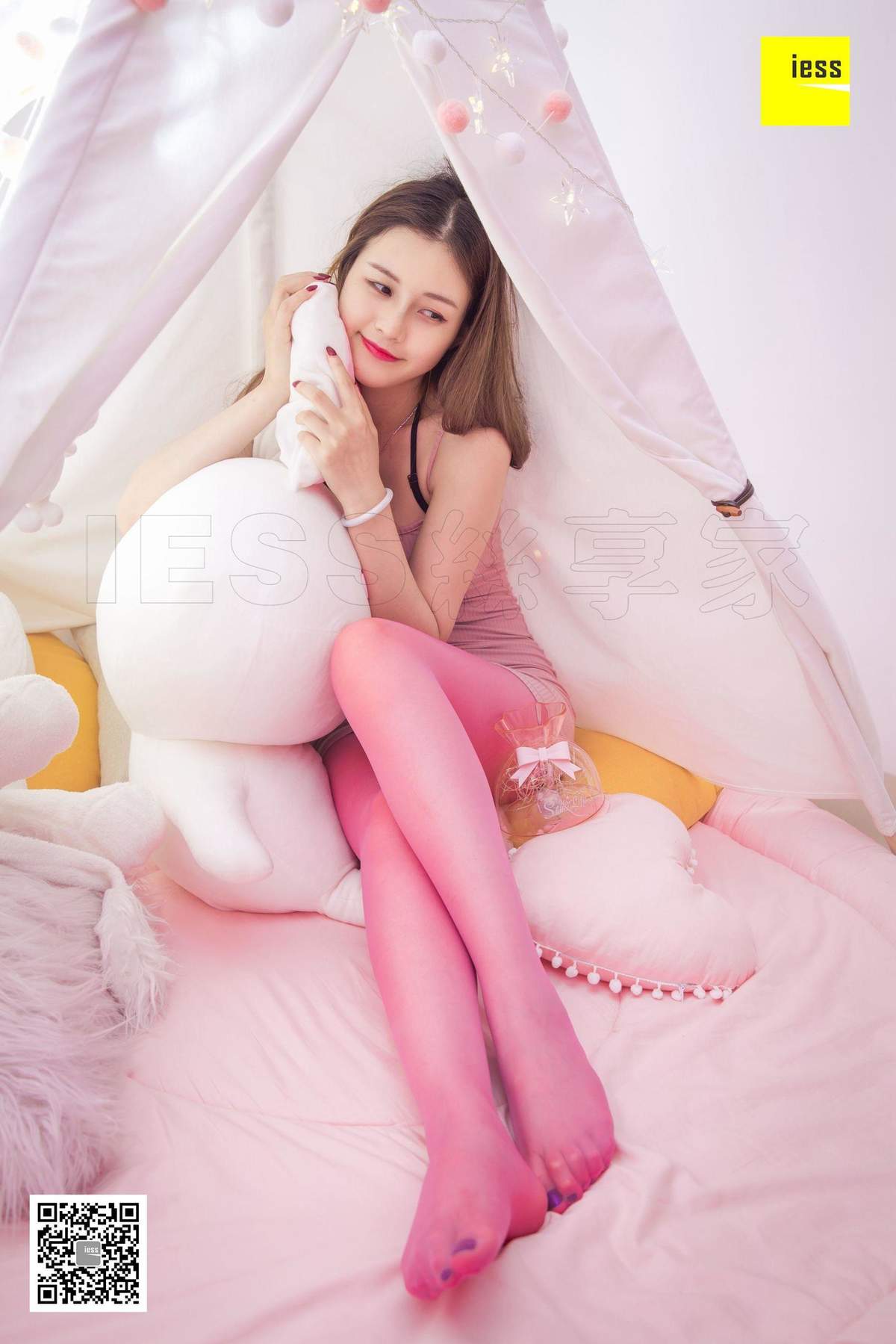 红丝袜美女图片