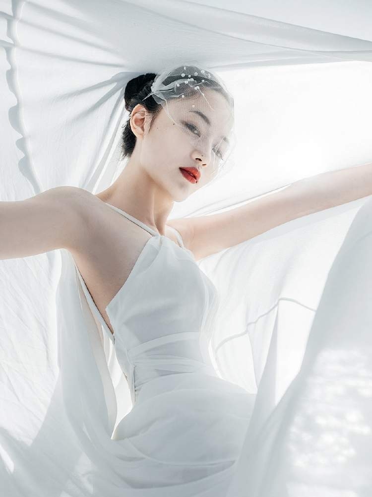 熟女丝袜吊带丝袜艺蕾清爽短发高清美女写真集图片