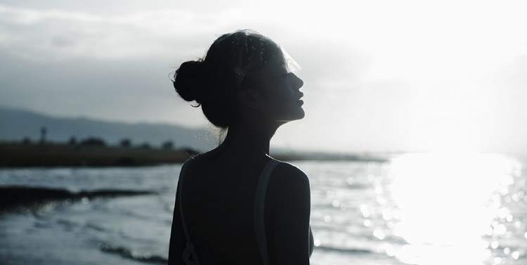 熟女丝袜吊带丝袜艺蕾清爽短发高清美女写真集图片