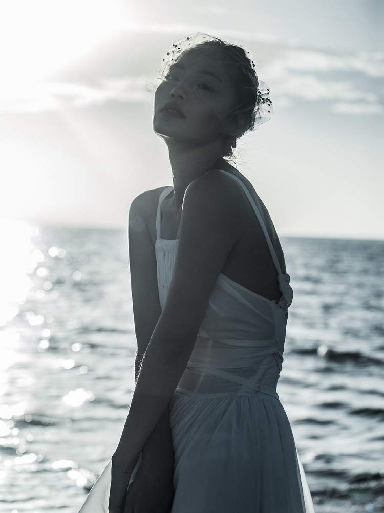 熟女丝袜吊带丝袜艺蕾清爽短发高清美女写真集图片