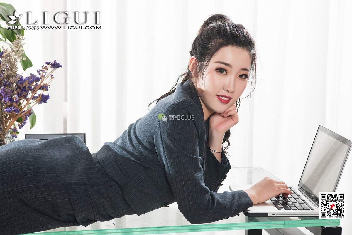 韩国美女摄影敏儿眼镜OL女秘书办公室美腿丝足写真集图片
