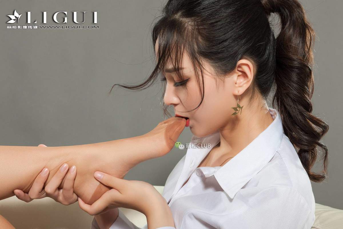 韩国美女摄影敏儿眼镜OL女秘书办公室美腿丝足写真集图片