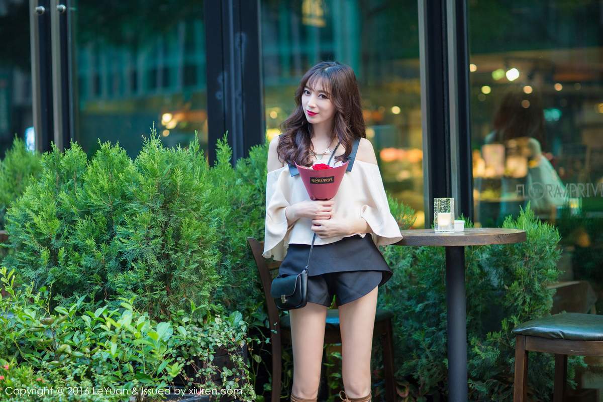 日本丝袜美女性感挑逗诱惑高惠萍Nana美腿写真集图片