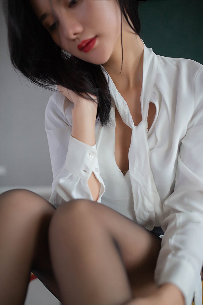 日本C罩杯妹mm风情女郎小热巴黑丝束腰美不可言美女写真图片图片