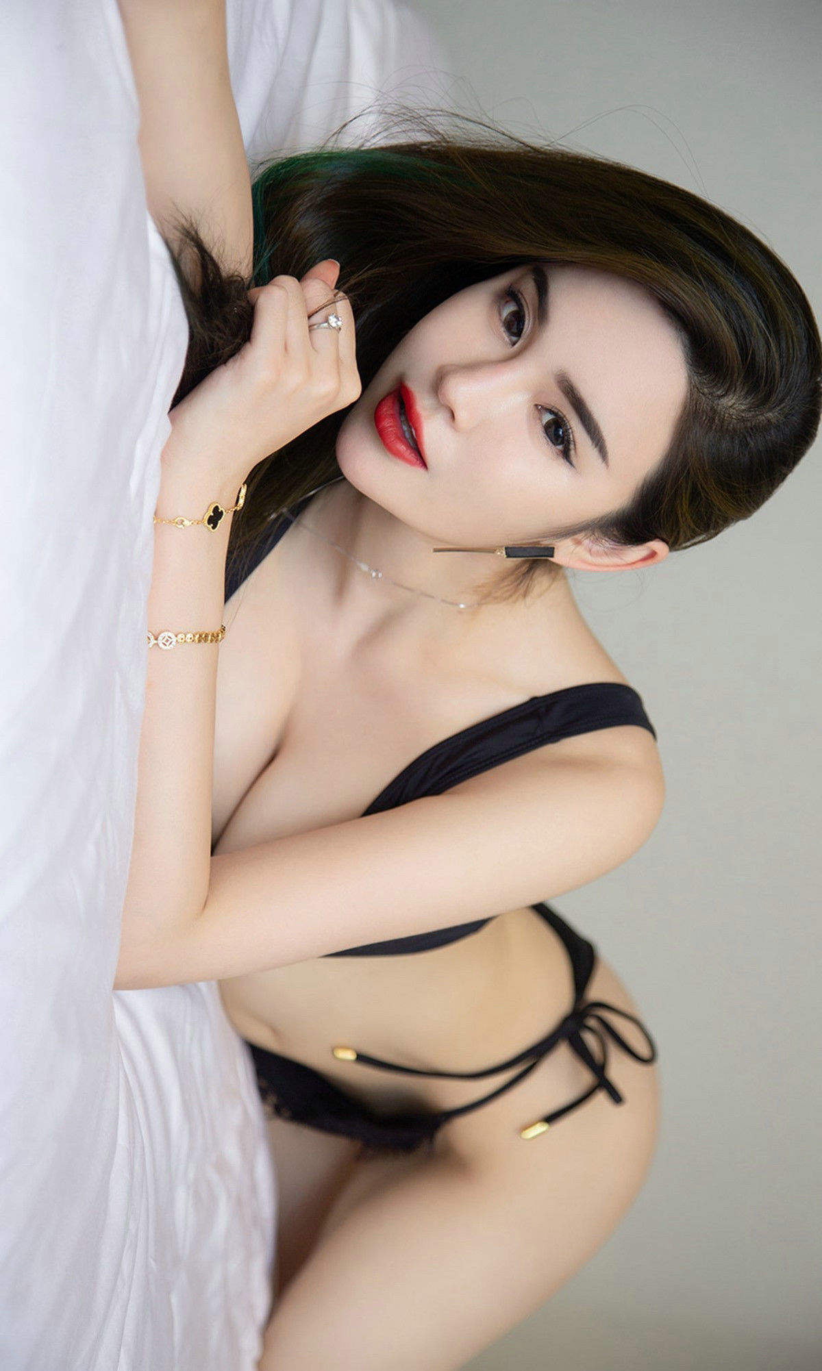 大陆美女D罩杯女神乔雅冰面具情人写真集图片