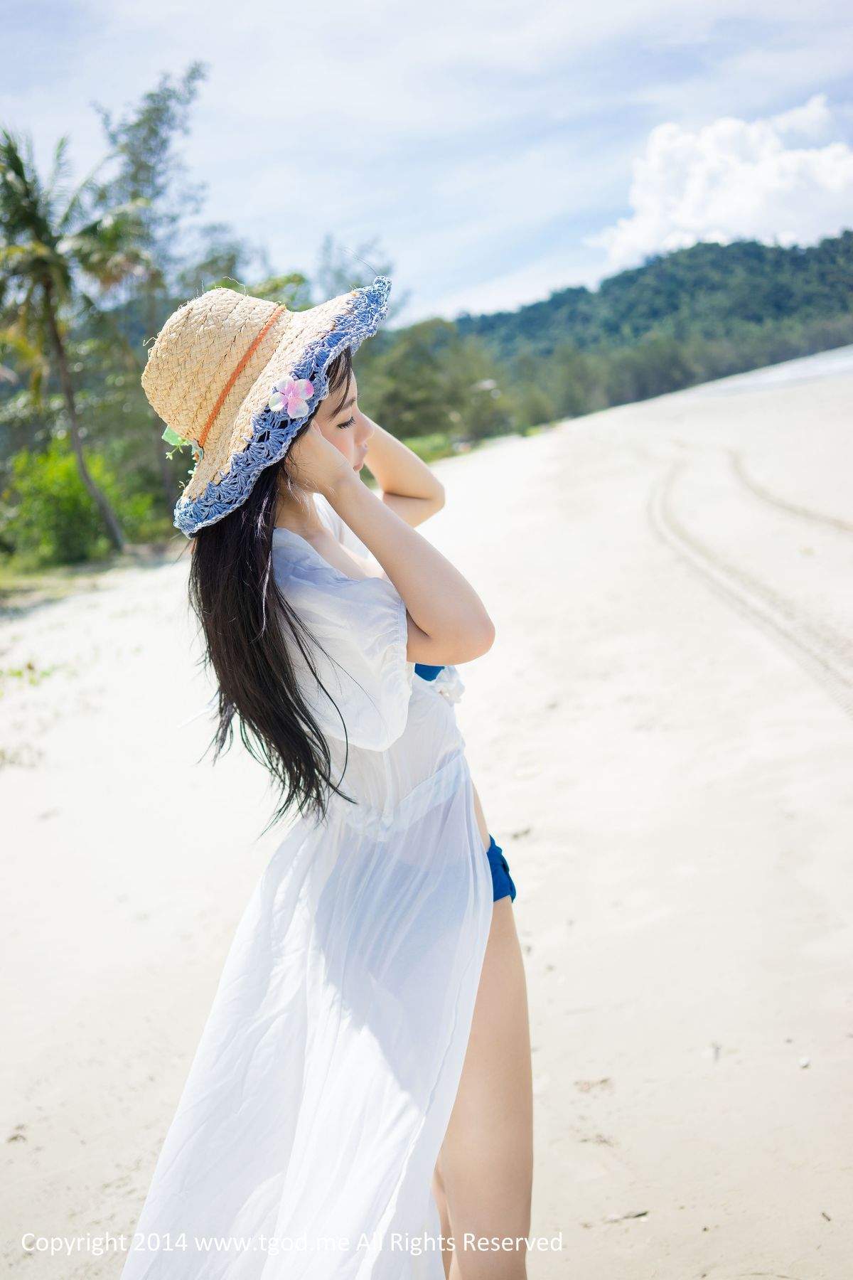 沙滩美女图片
