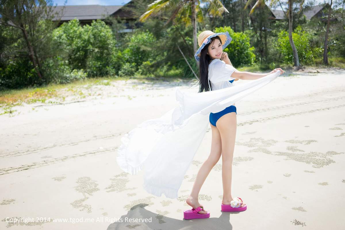 沙滩美女图片