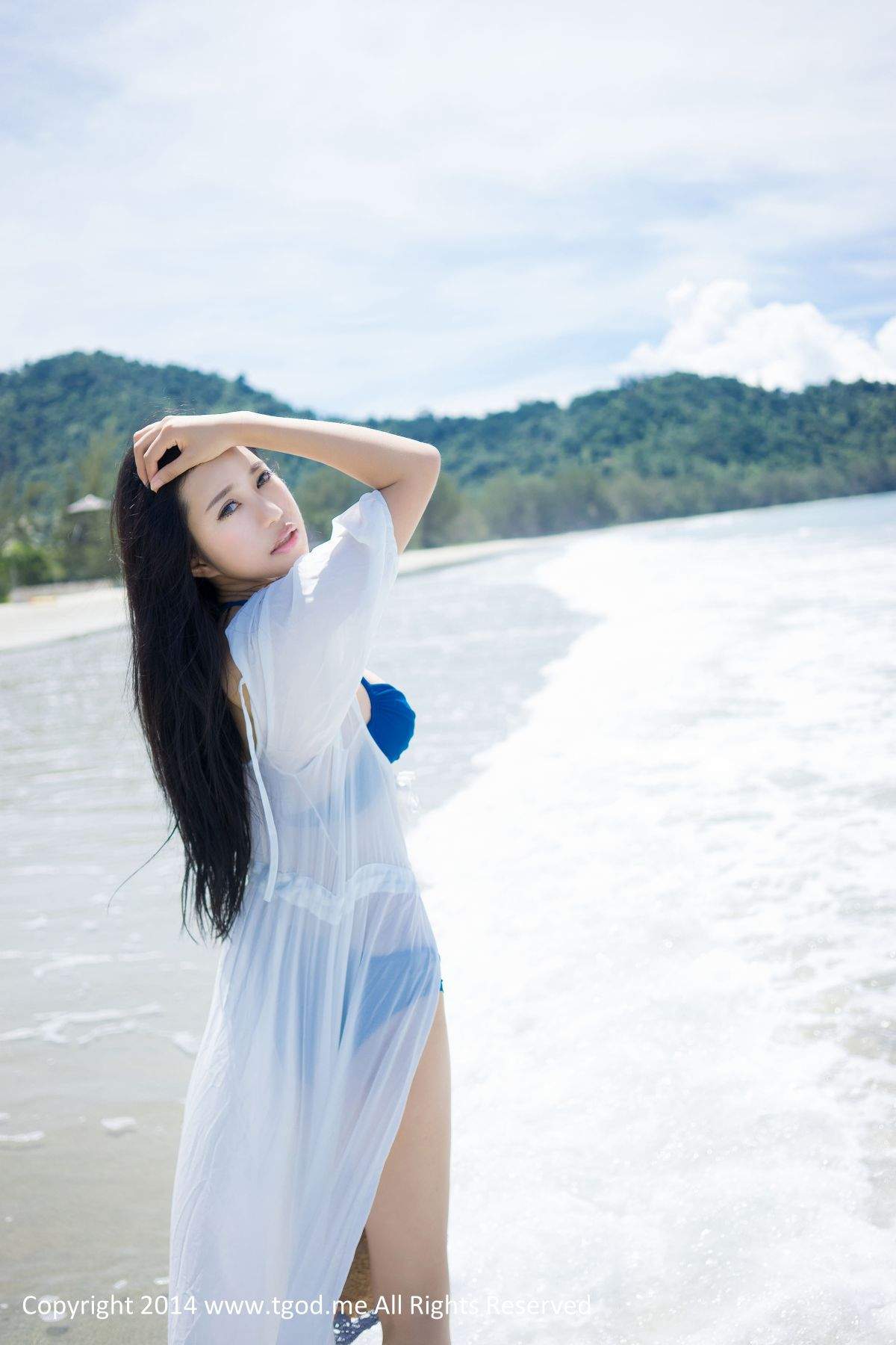 沙滩美女图片