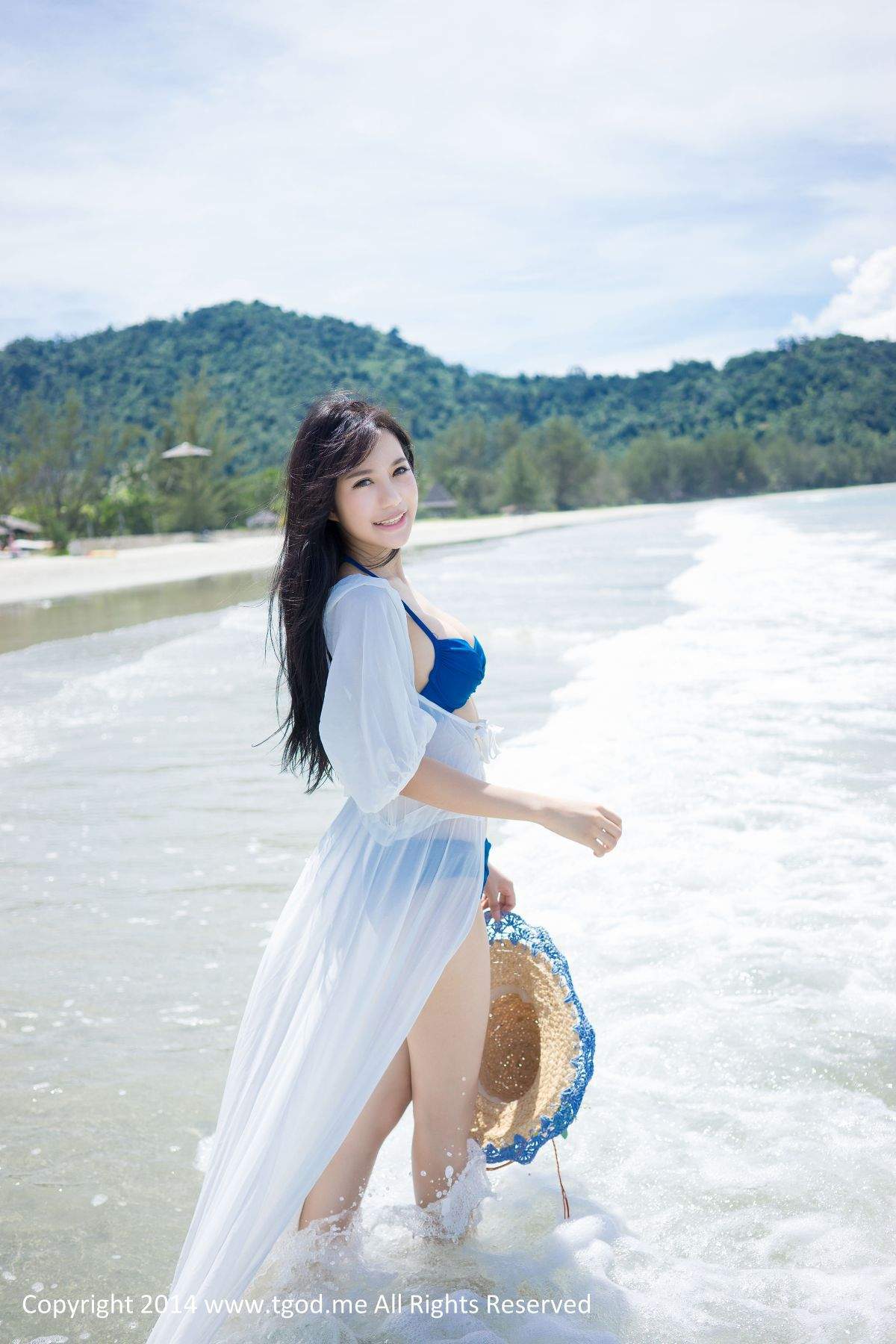 沙滩美女图片