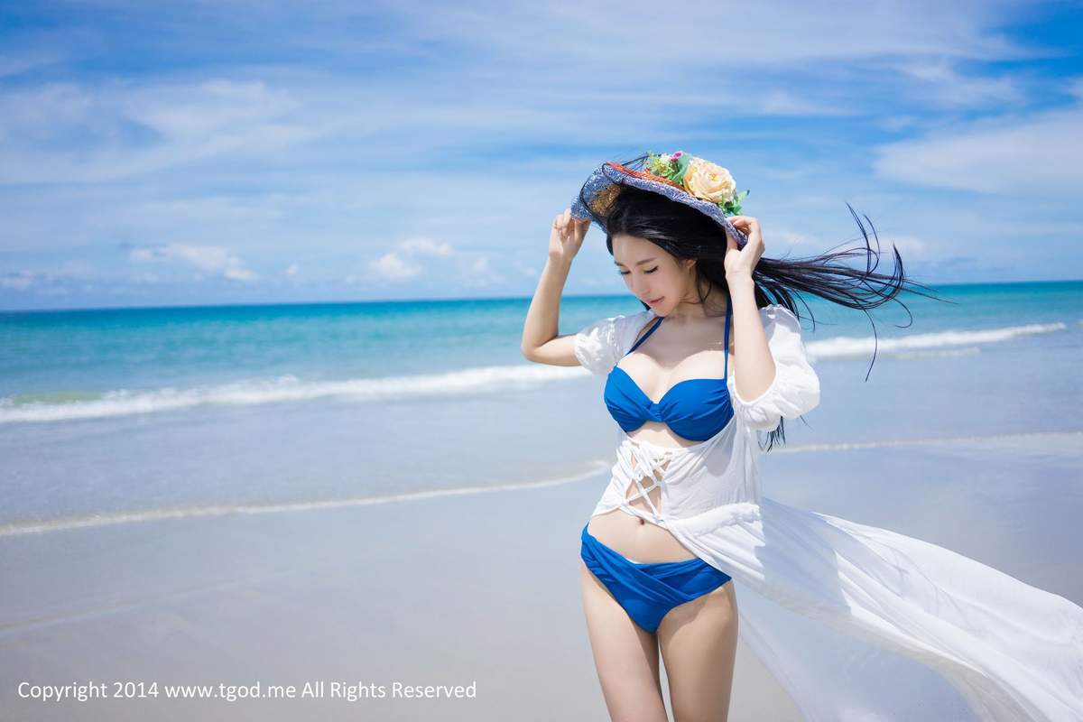 沙滩美女图片