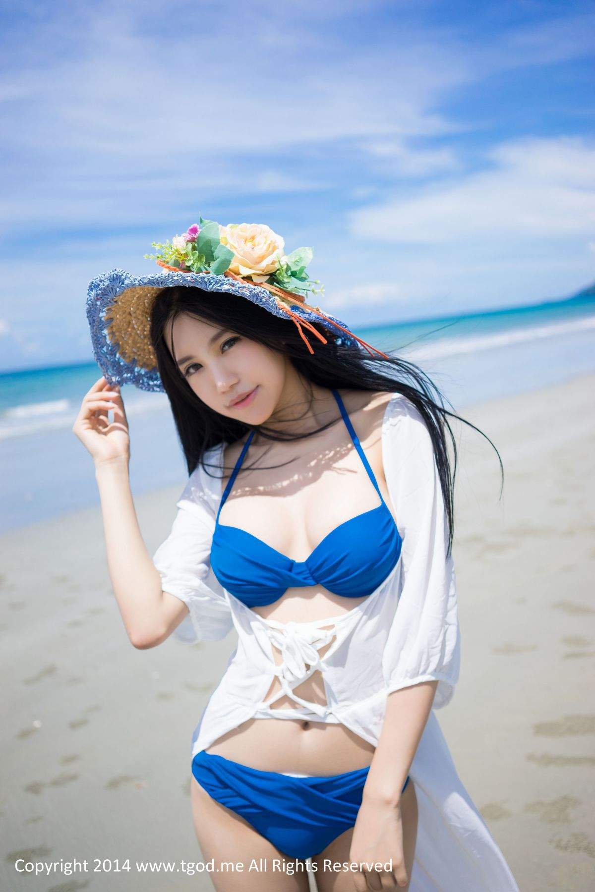 沙滩美女图片