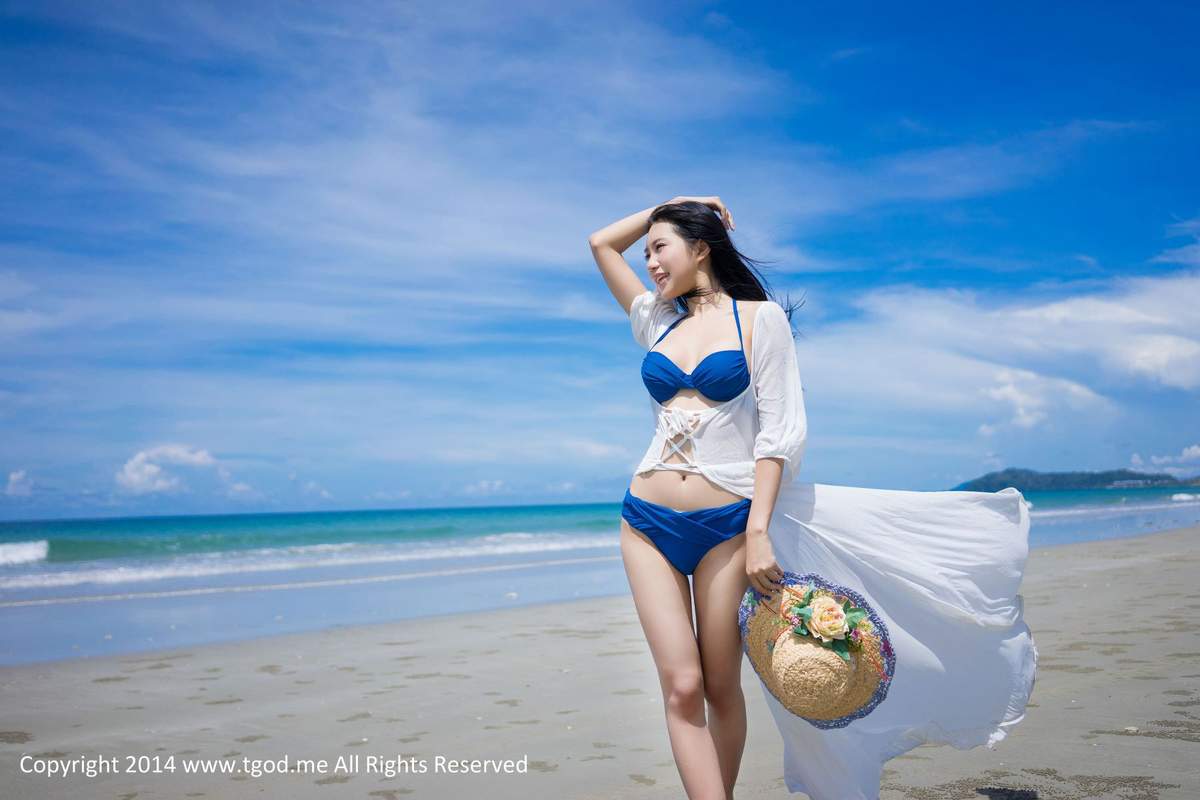 沙滩美女图片