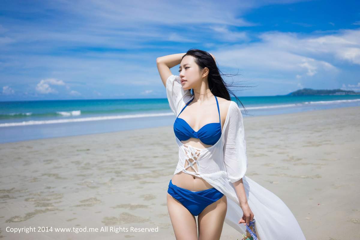 沙滩美女图片