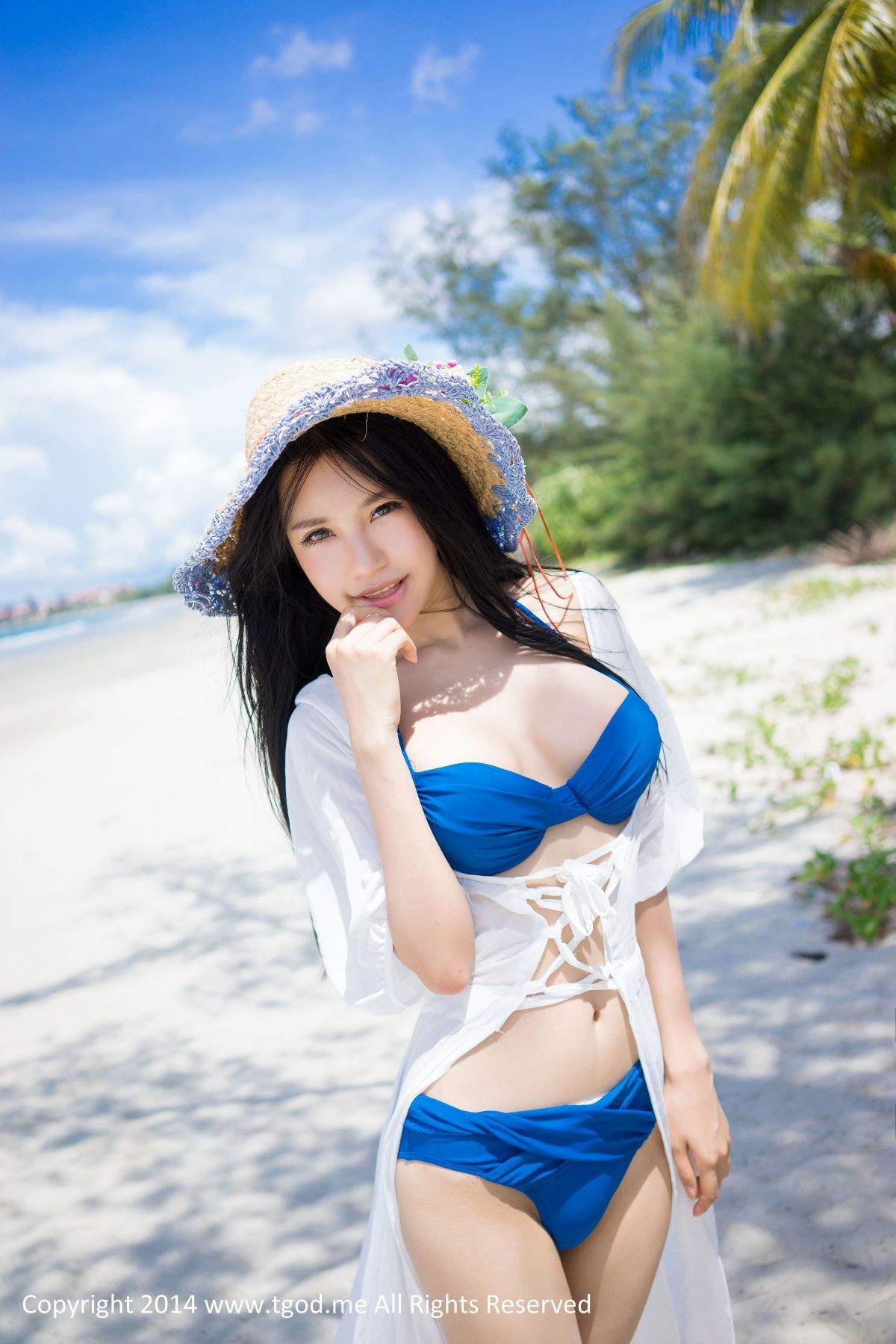 沙滩美女图片