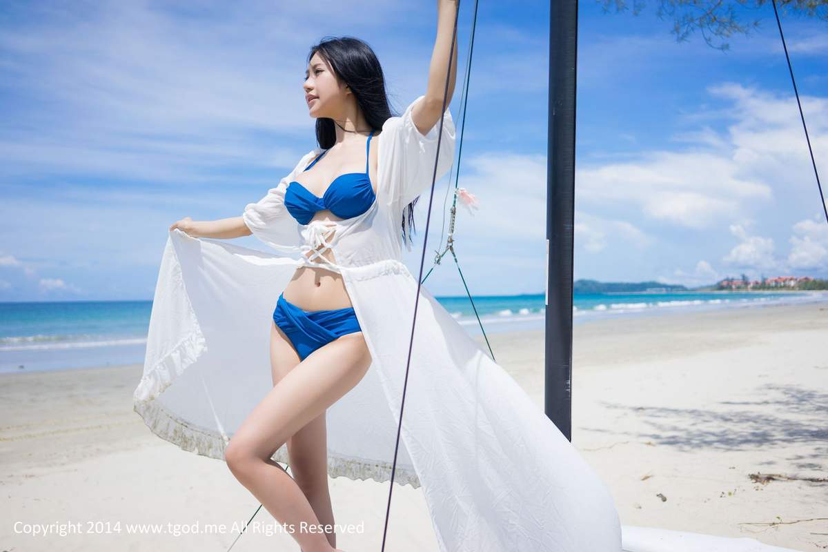 沙滩美女图片