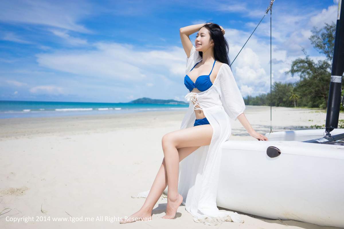 沙滩美女图片