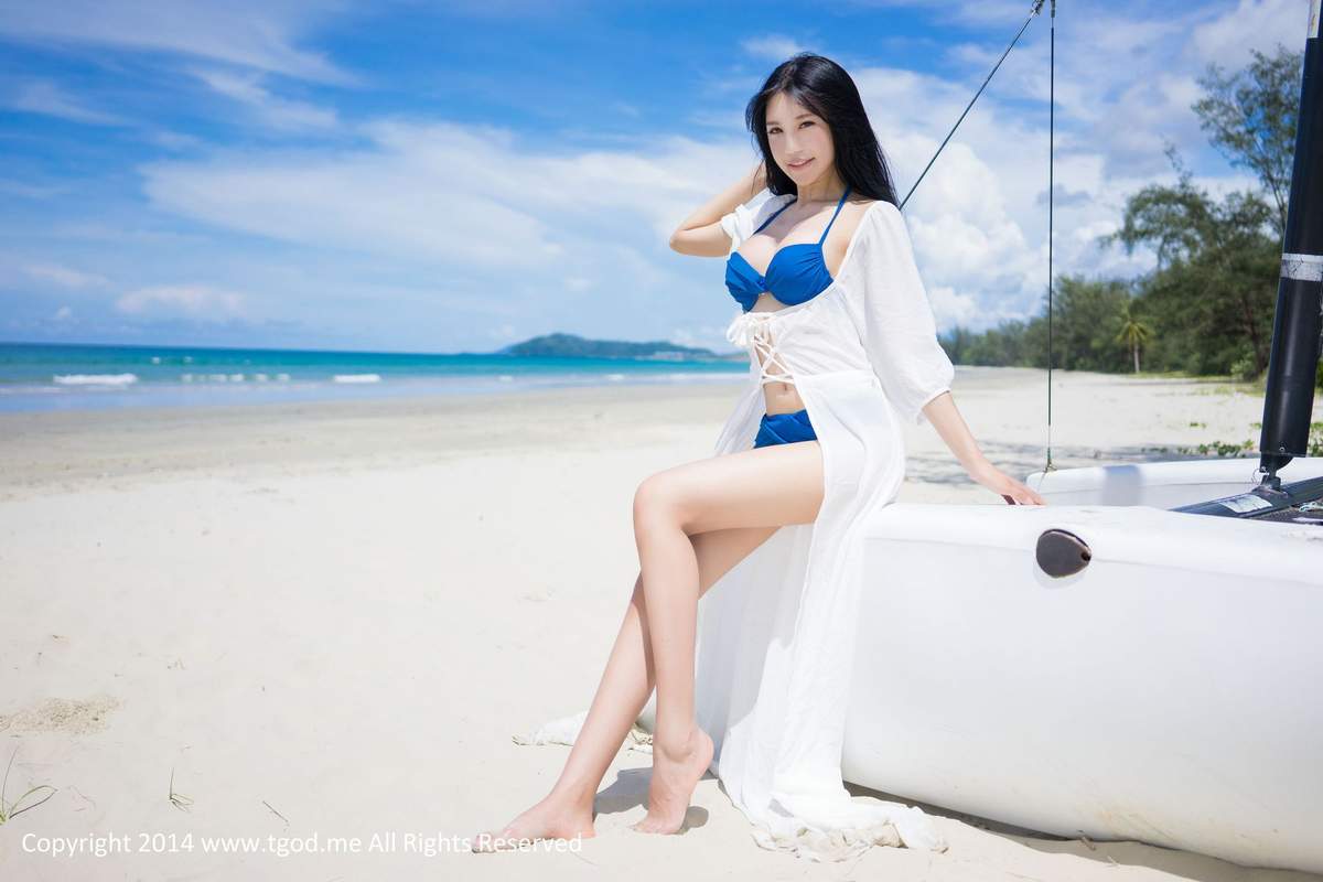 沙滩美女图片