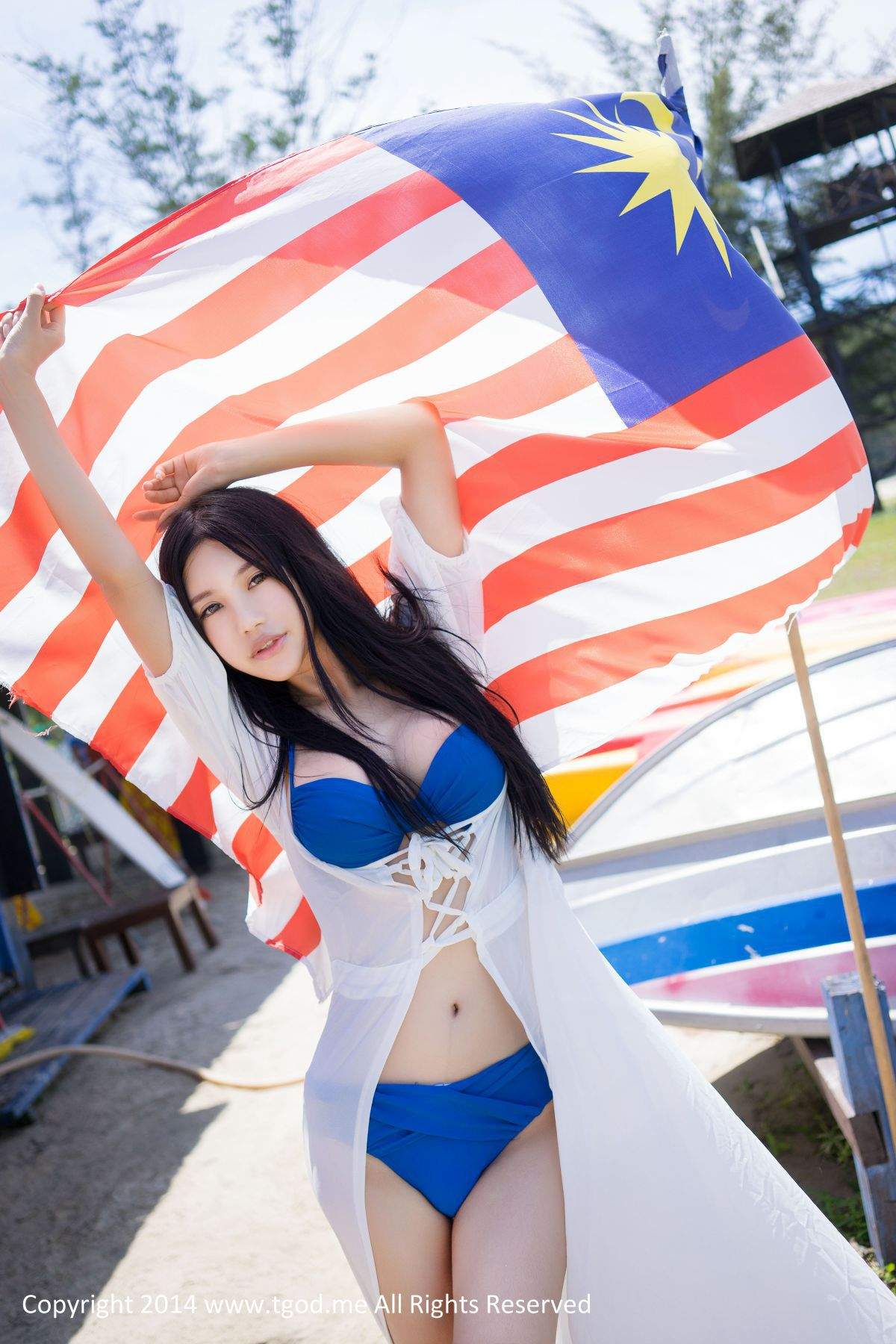 沙滩美女图片