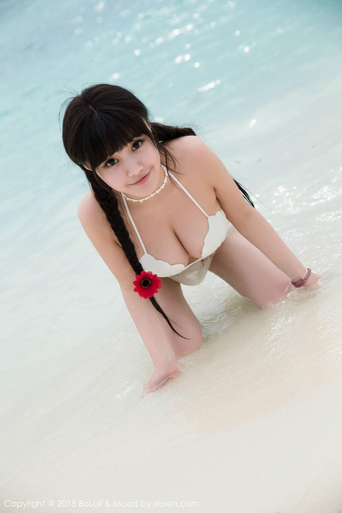 沙滩美女图片