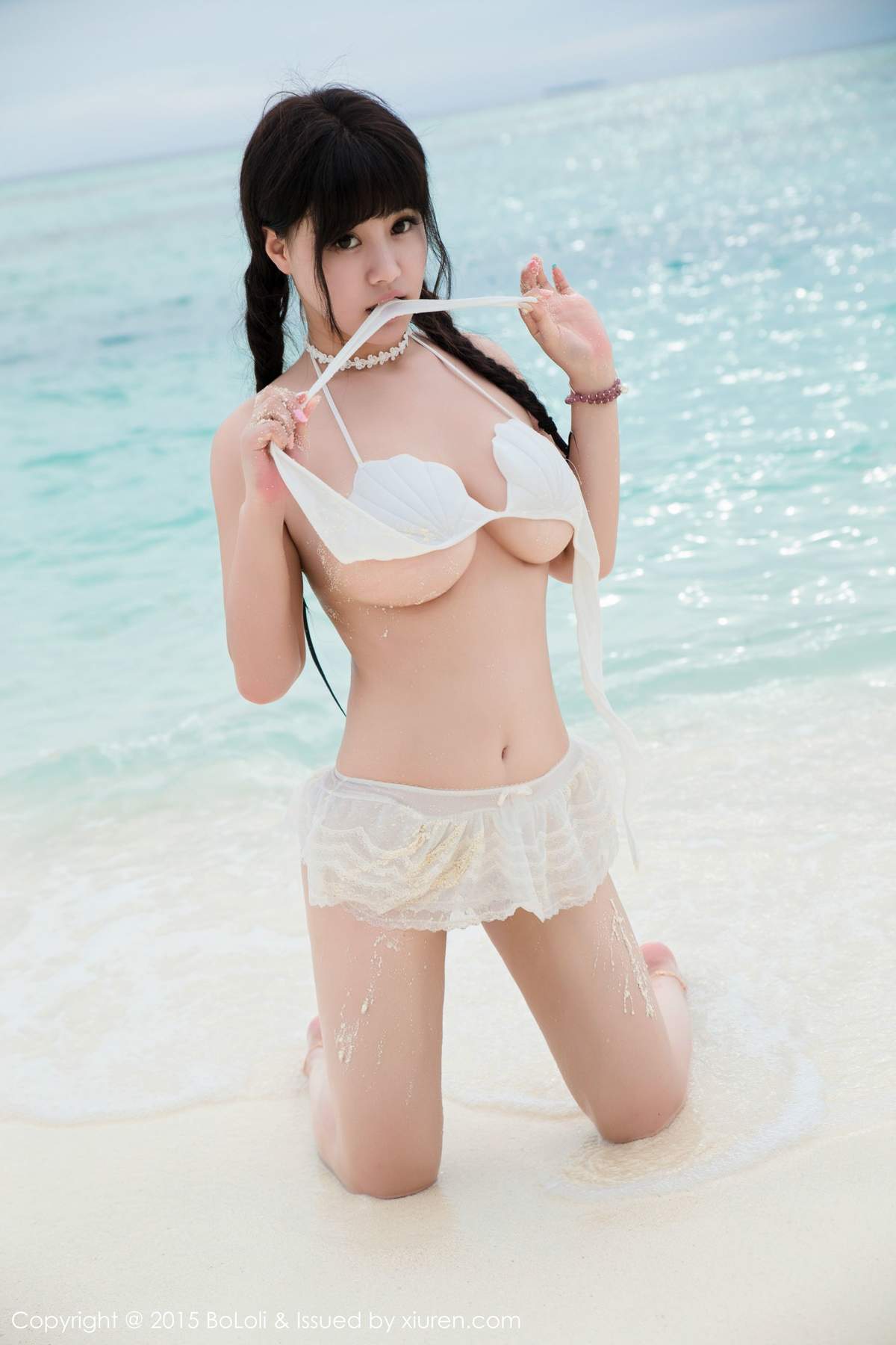 沙滩美女图片