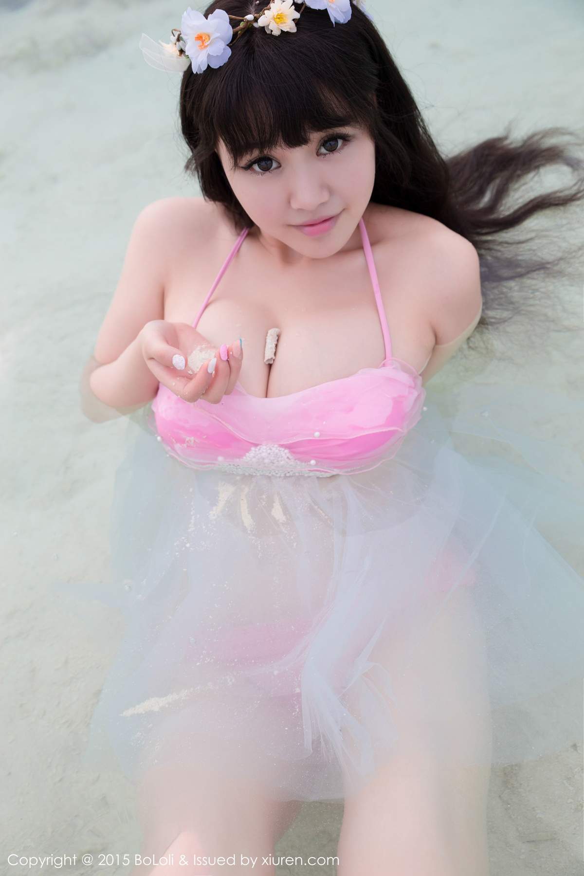 沙滩美女图片