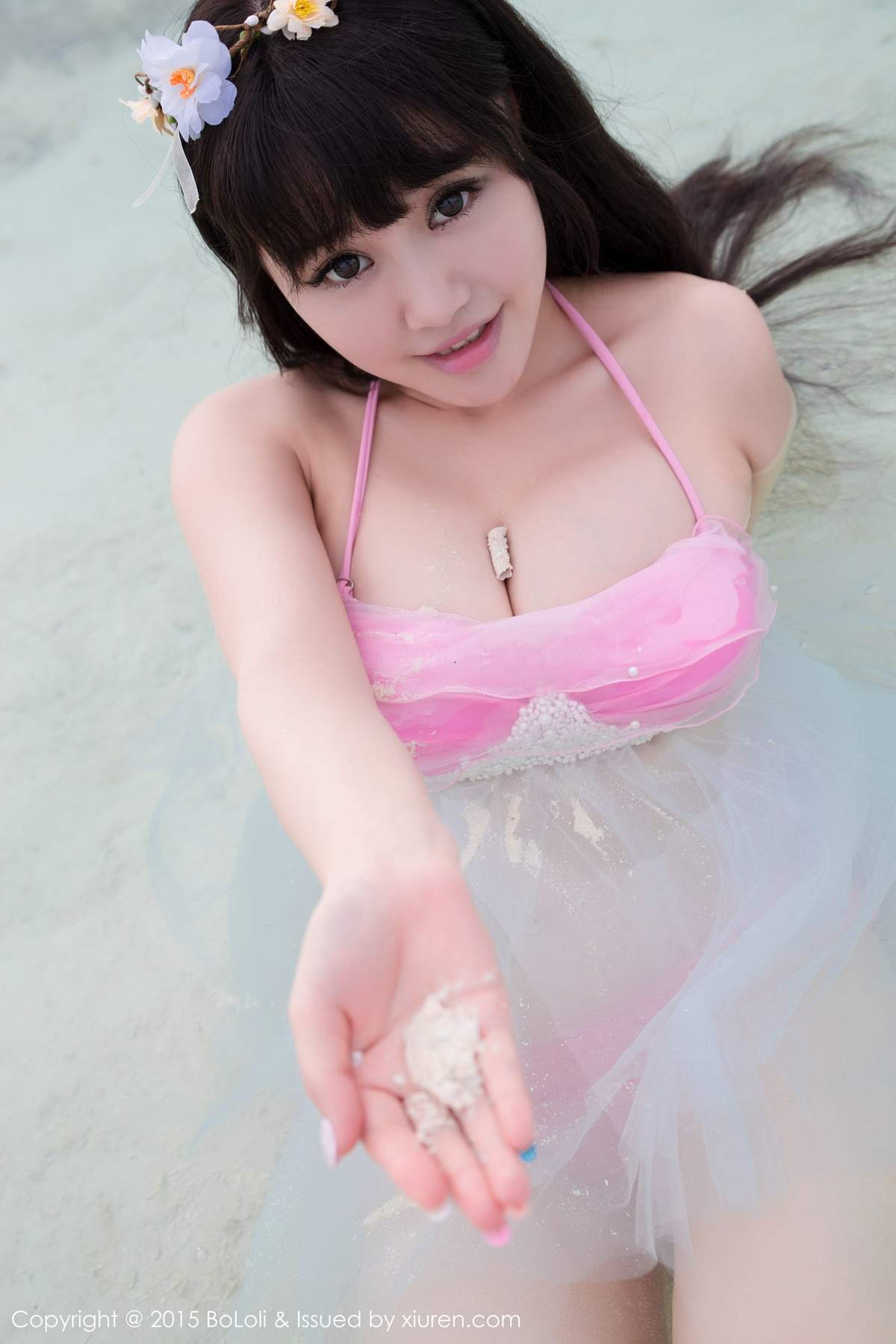 沙滩美女图片