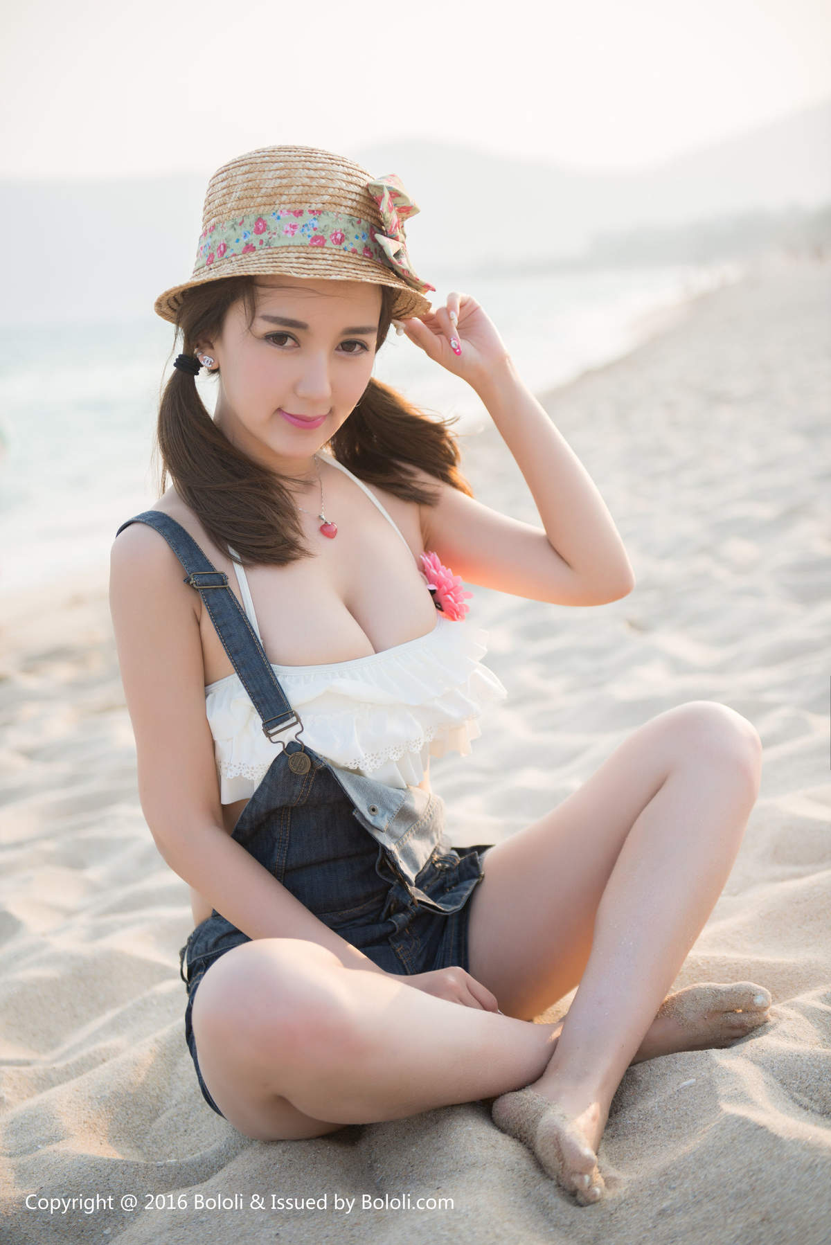 沙滩美女图片