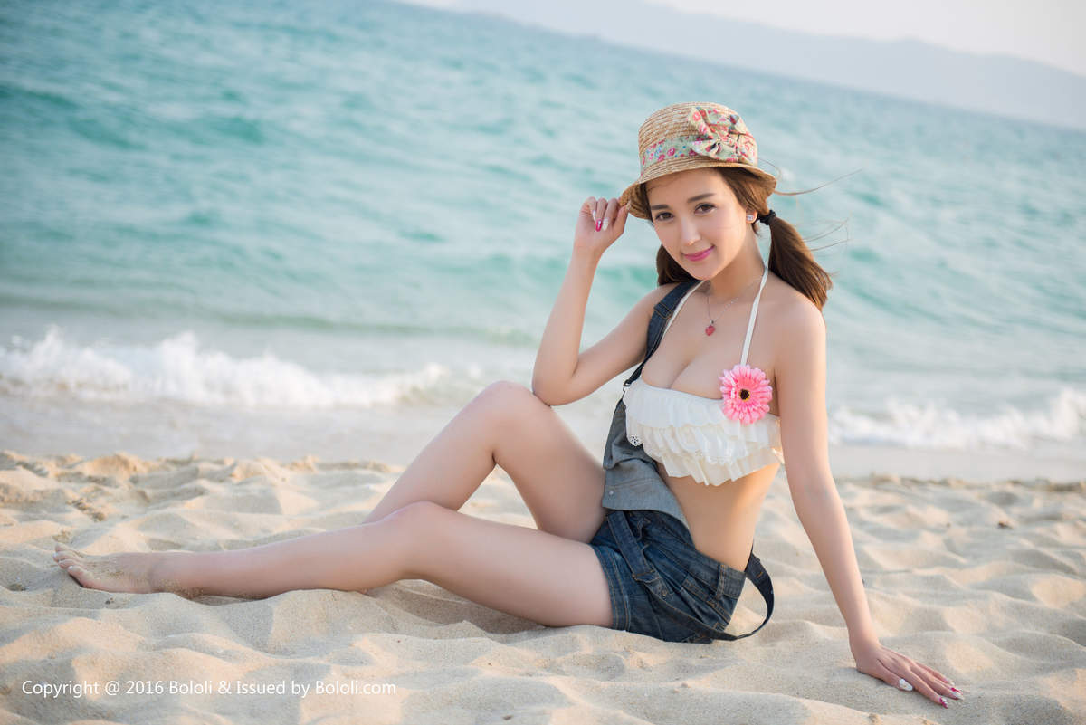沙滩美女图片